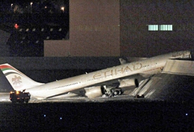 Etihad A340 in incident at Toulouse, France (C by AP)